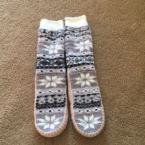 Old Navy Cozy Slipper Socks, Size L (size 7-9), only worn once to try on